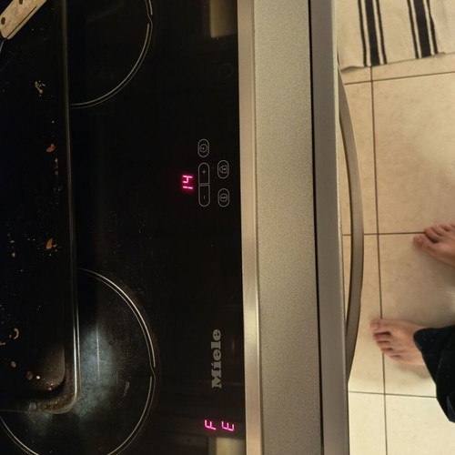 Miele KM544 ceramic hob used with issues
