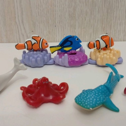 Kinder Joy Surprise used Finding Dory Nemo figure set