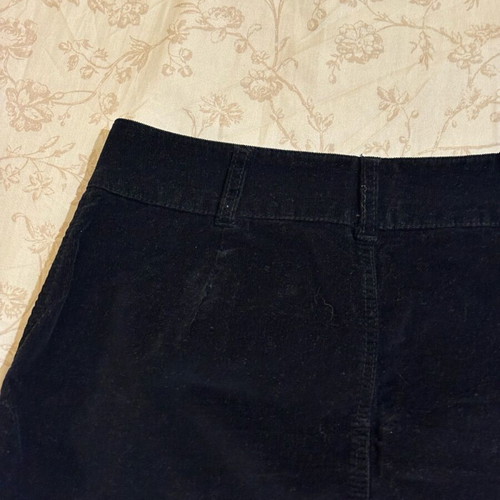 Black corduroy skirt like new with pockets, size S