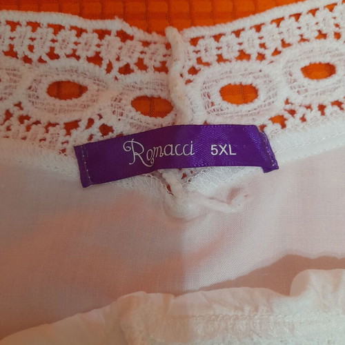 White plus size blouse 5XL like new with lace and balloon sleeve