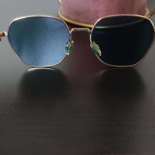 Sunglasses like new, black and gold