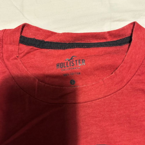 Hollister men's t-shirt used, size S, blue and red