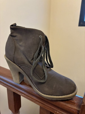 Μποτάκια γυναικεία Bigshoes νούμερο 43 μεταχειρισμένα, καφέ