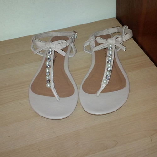 Flat nude sandals with bow and rhinestones, used, size 38