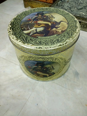 Italian metal box collectible