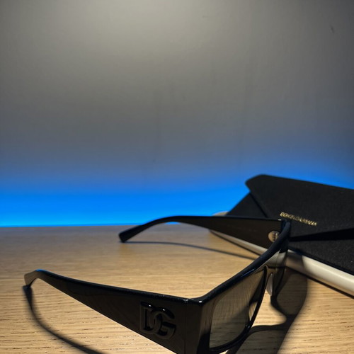 Dolce & Gabbana sunglasses like new, black rectangular frame unisex