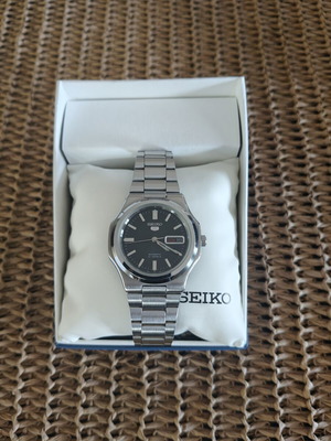 Seiko 5 Nautilus SNKK47 watch like new, unisex