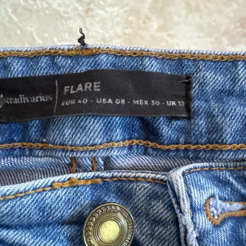 Stradivarius jean used, bell-bottom style, size M40