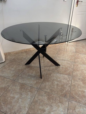 Glass table 120cm diameter with 75cm height like new, smoked glass