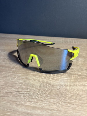 El Gio Italy Design Sports Sunglasses like new, yellow