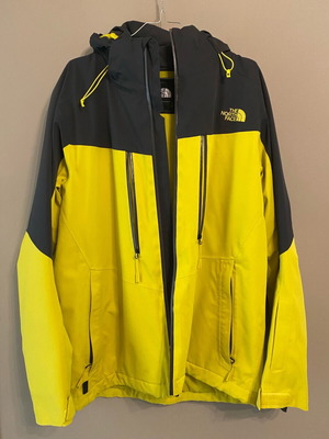 The North Face Jackal Jacket L like new, black and yellow