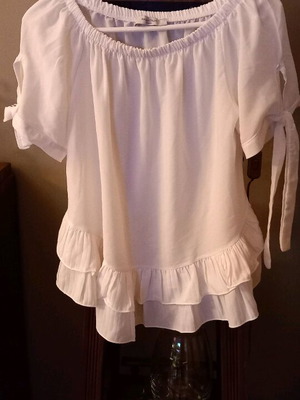 Tunic small white with ribbons and ruffles on sleeves