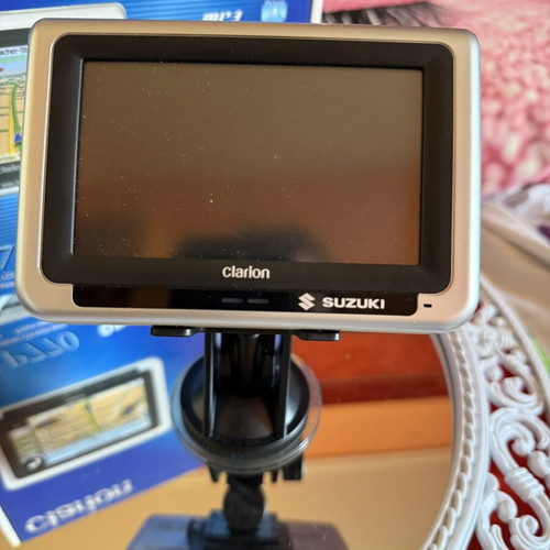 Clarion GPS navigator με λογότυπο Suzuki
