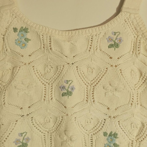 Knitted top Stradivarius cream with embroidered flowers, like new