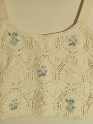 Knitted top Stradivarius cream with embroidered flowers, like new