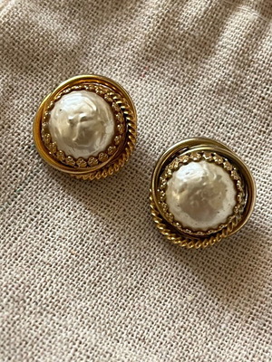 Vintage clip-on earrings used, white and gold