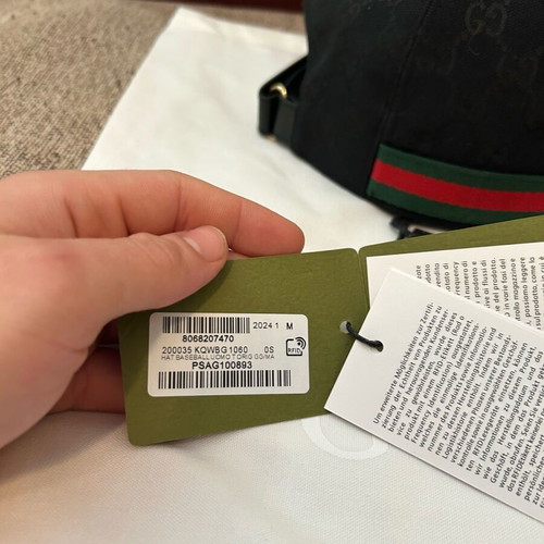 Gucci cap authentic like new size M