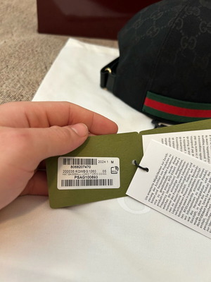Gucci cap authentic like new size M