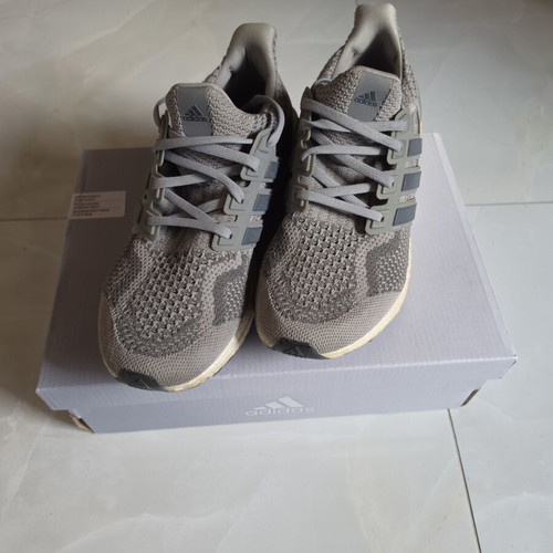 Adidas Ultraboost DNA 5.0 men's running shoes size 42.5, grey