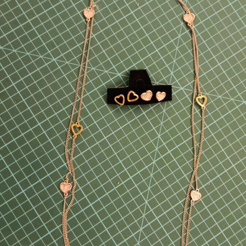 Long double chain with hearts and two pairs of earrings new, gold and silver