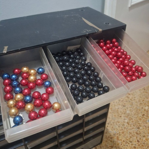 Plastic organizer drawer with 33 compartments and large bead stock, like new