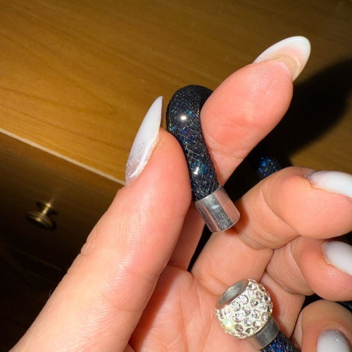Magnetic bracelets like new, set of 2 with magnetic clasp