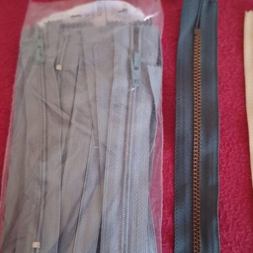 Zippers new, various colors and sizes 10-70 cm