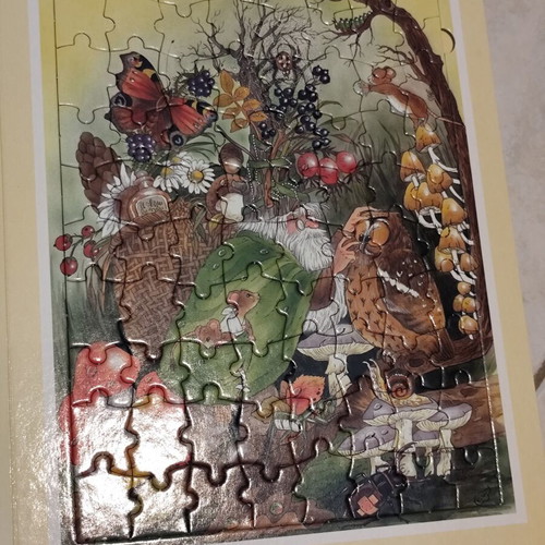 Children's book "The Fairy World of the Dwarfs" with 4 large puzzles new