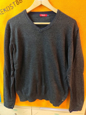 V-neck sweater used, gray black, size L