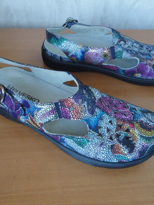 Helvesko women's sandals size 39 like new, colorful