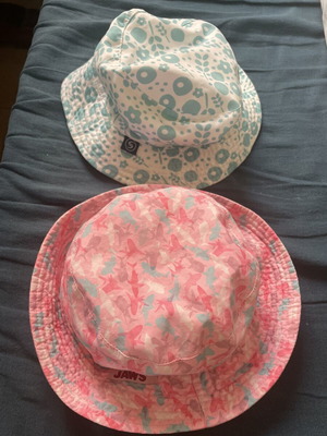 2 children's hats size 52 like new, colorful