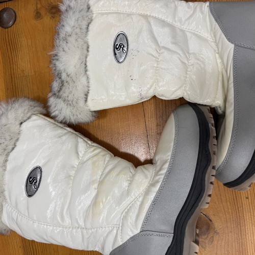 Waterproof boots with fur new, size 41, white