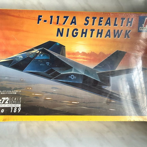Italeri 1/72 Lockheed F-117A Nighthawk model kit new