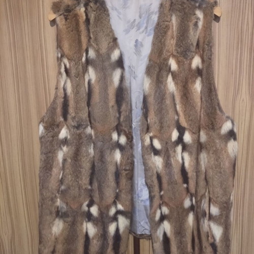 Women's vest natural fur used