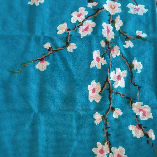 Decorative handmade rugs used, wall mats with slight size and color variation