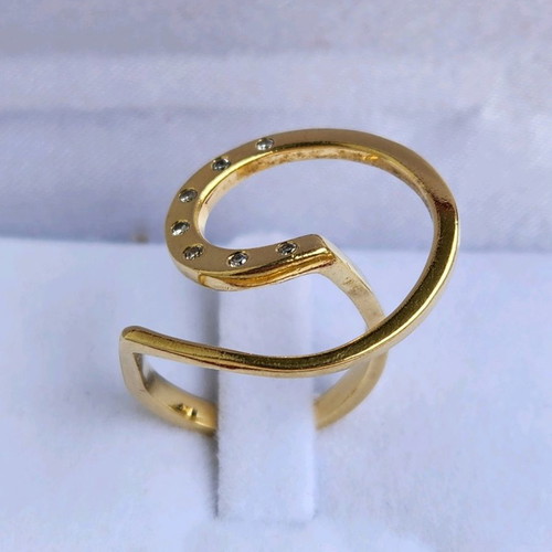 Gold 18K ring used with 7 small diamonds size 54