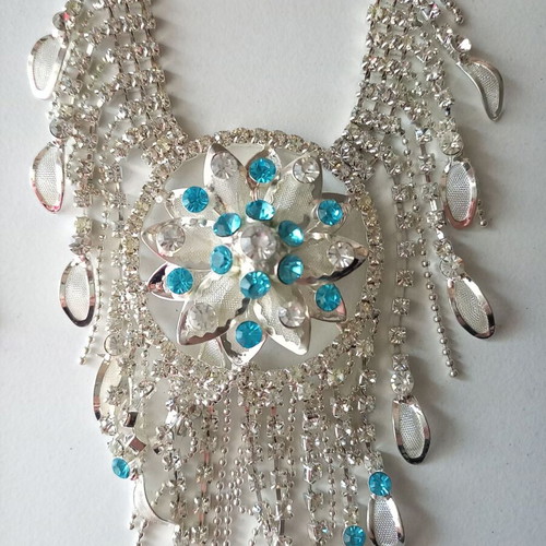 Faux Bijou necklace flower bracelet earrings set new silver turquoise
