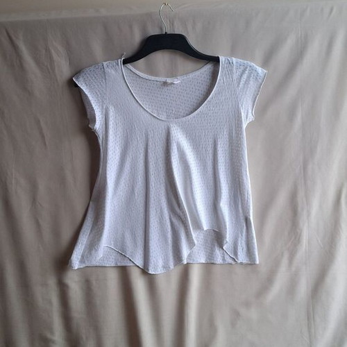 Naiba White Speckled Asymmetric Flowy Top Size S Like New