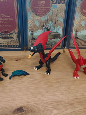Playmobil dragon family set like new with spare wings