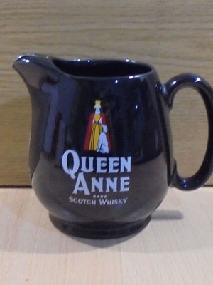 Queen Anne Scotch Whisky παλιά διαφημιστική κεραμική κανάτα μεταχειρισμένη