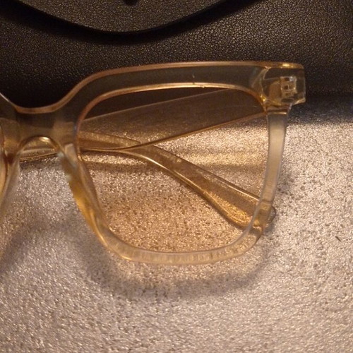 Fashion sunglasses new with yellow lens and free case