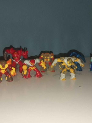 Gormiti mini figures 2007 like new, set of 8