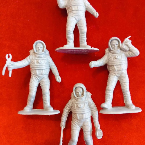 Astronaut figures set of 13 detailed miniatures, new