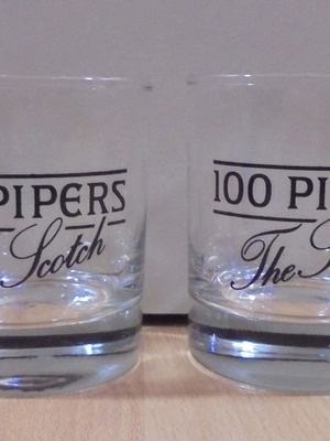 100 Pipers scotch whisky promotional set of 2 glasses used