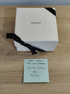 Saint Laurent μικρό άδειο κουτί με κορδέλα, 13 x 13 x 7,5 εκ.