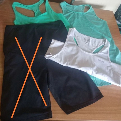 Women's Sports Shirts pack of 3 like new, size M