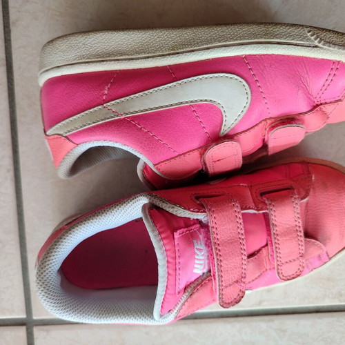 Nike athletic shoes used, size 33, white and pink