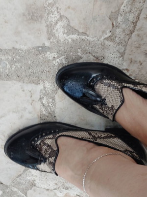 Migato women's shoes black with snake effect like new