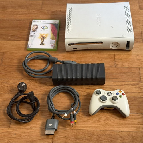Microsoft Xbox 360 full bundle used, console with accessories and game