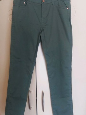 Nice & Chic green pants like new, skinny/straight, size S
